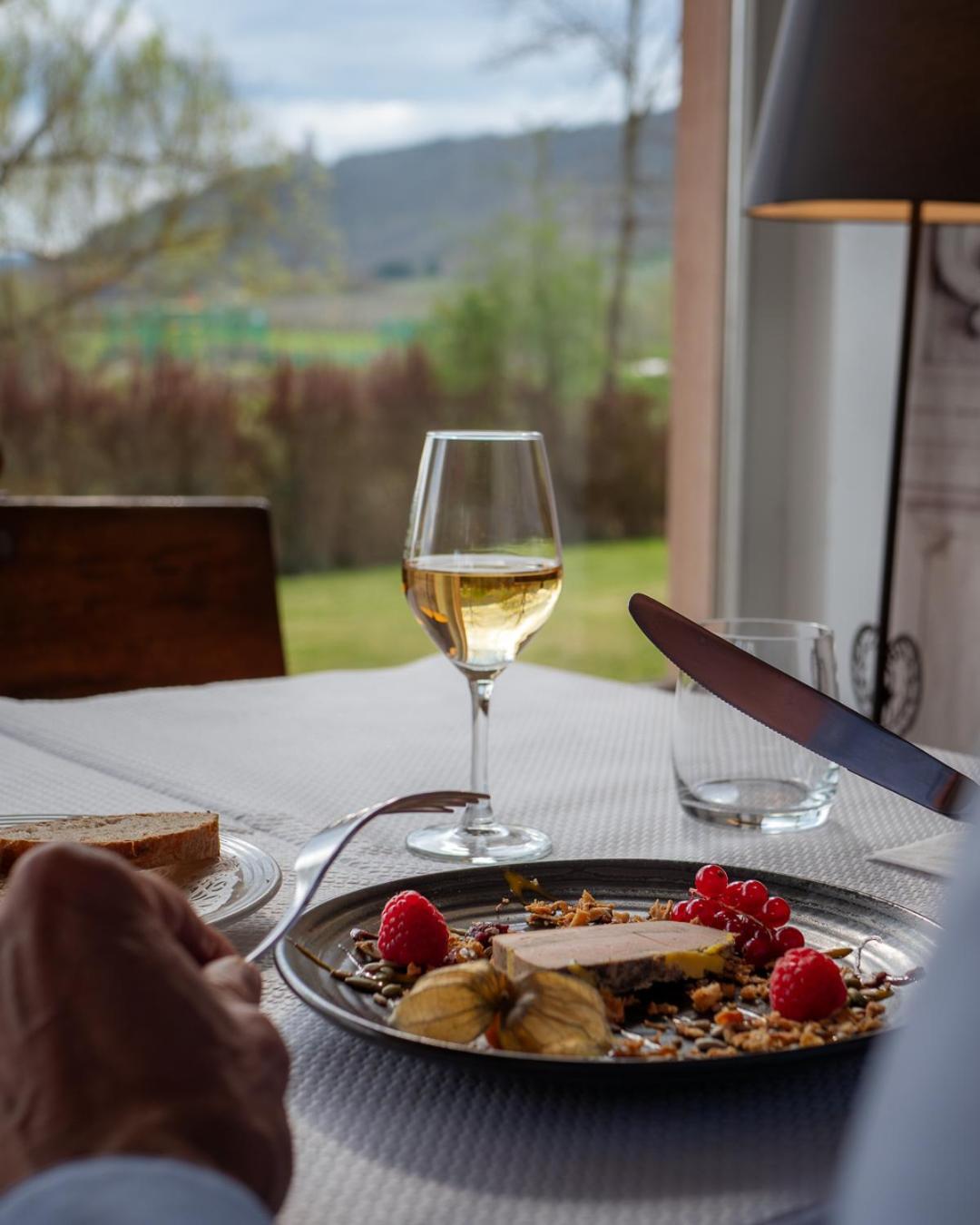Hotel Restaurant Verger Des Chateaux, Route Des Vins Haut-Koenigsbourg Dieffenthal Exterior photo